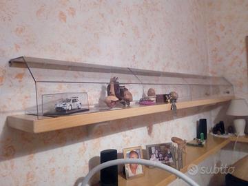 Mensola con ripiani  e copertura in plexiglass