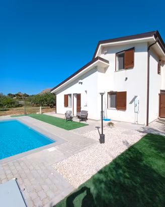 VILLA FICURINIA con piscina ad uso esclusivo 