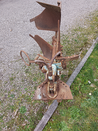 Aratro voltaorecchio per trattori Pasquali