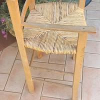 Seggiolone in legno rustico 