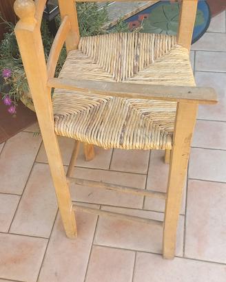 Seggiolone in legno rustico 