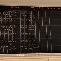 grande lavagna scolastica con lettere a incastro 