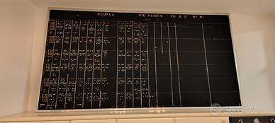 grande lavagna scolastica con lettere a incastro 