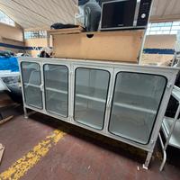 Credenza industriale in ferro con ante di vetro