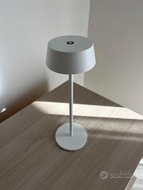 Lampada da tavolo moderna bianca minimal elegante