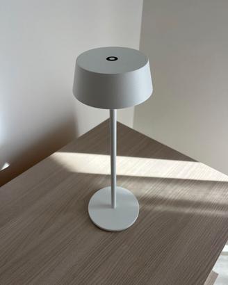 Lampada da tavolo moderna bianca minimal elegante