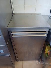 pattumiera in acciaio