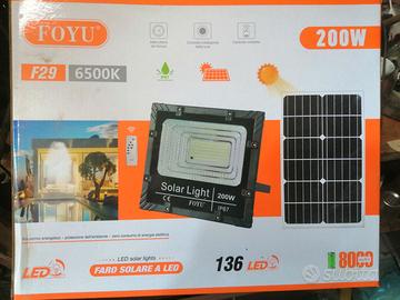 Faro led con pannello solare 200w