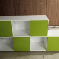 Libreria bassa con antine e parte a giorno