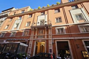 Appartamento di 335 m² con più di 5 locali a Roma
