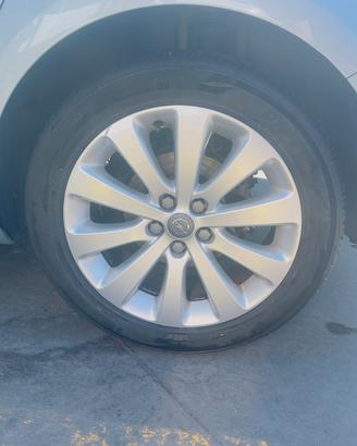 Cerchi in lega 17” completi di gomme Opel Astra J