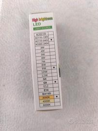 set 18 lampade 220V con attacco G9