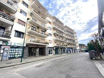 4 LOCALI A NAPOLI