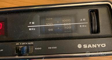 Radiosveglia vintage Sanyo RM 5300 a LED
