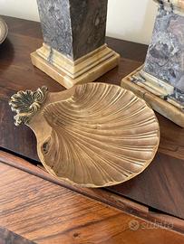 Soprammobile  d’epoca  a forma di conchiglia