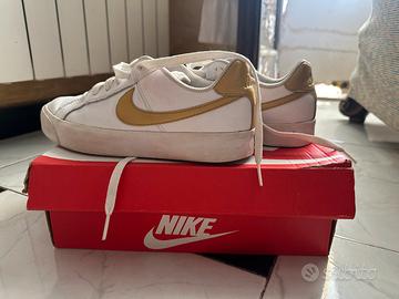 Nike court royale bianche e rosse online