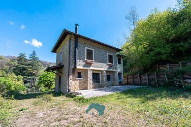 GENAZZANO: CASALE CON TERRENO