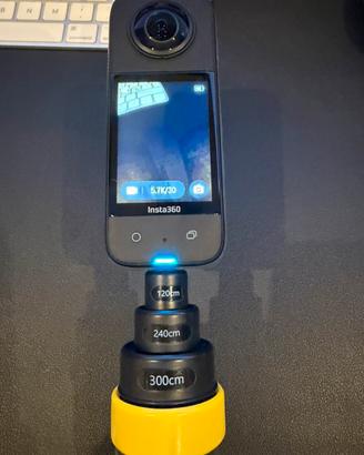 Insta360 X3 + 2 Pali + Supporto Carbonio