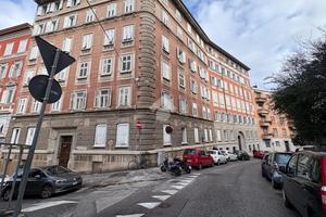 NEGOZIO A TRIESTE
