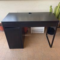 Scrivania IKEA nera Micke