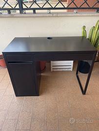 Scrivania IKEA nera Micke