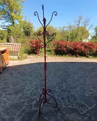 attaccapanni artigianale  in ferro battuto rosso