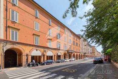 Appartamento di 219 m² con più di 5 locali a Bolog