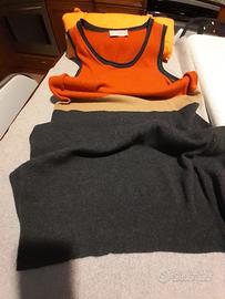 Abito smanicato in lana arancione e grigio