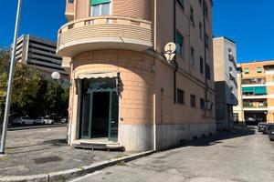 Loc. commerciale - Via Lungonera Savoia