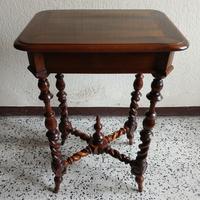 Tavolino in noce Antico