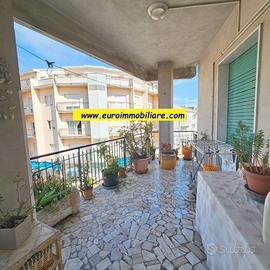 Appartamento vicino il mare con grande terrazza