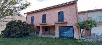 Casa con ampia corte a pochi km da Campobasso