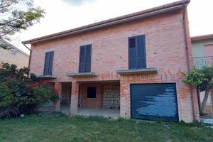 Casa con ampia corte a pochi km da Campobasso