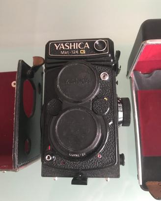 Macchina fotografica yashica formato 6x6