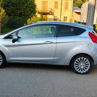 Ford Fiesta 1.2 16v Titanium (2010) - Estetica Ecc