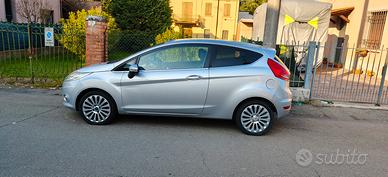 Ford Fiesta 1.2 16v Titanium (2010) - Estetica Ecc