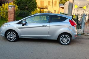 Ford Fiesta 1.2 16v Titanium (2010) - Estetica Ecc