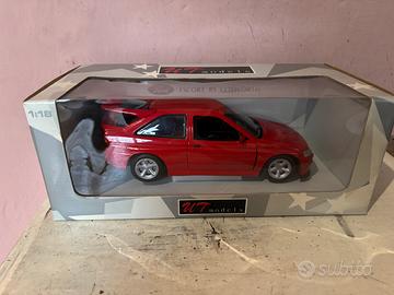 Ford Escort RS Cosworth scala 1:18 UT model