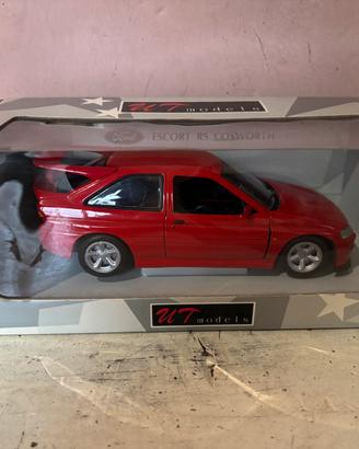 Ford Escort RS Cosworth scala 1:18 UT model