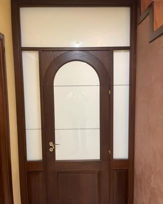 Porte di legno per appartamento