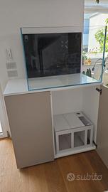 Acquario con mobile e accessori