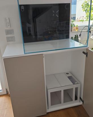 Acquario con mobile e accessori