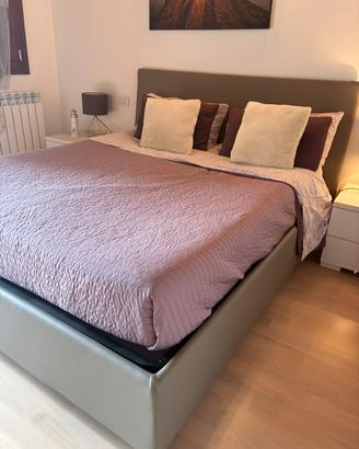 Letto matrimoniale  con rete a doghe sollevabile