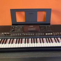 YAMAHA PSR-E463 + Supporto