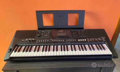 YAMAHA PSR-E463 + Supporto