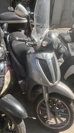 professionista unico propietraio vende  piaggio 