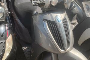 professionista unico propietraio vende  piaggio 