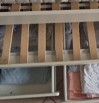 Letto doppio a scomparsa con cassetti