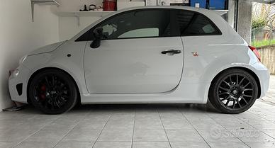 F595 ABARTH