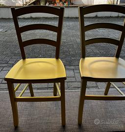Coppia di sedie colore oro e plarino